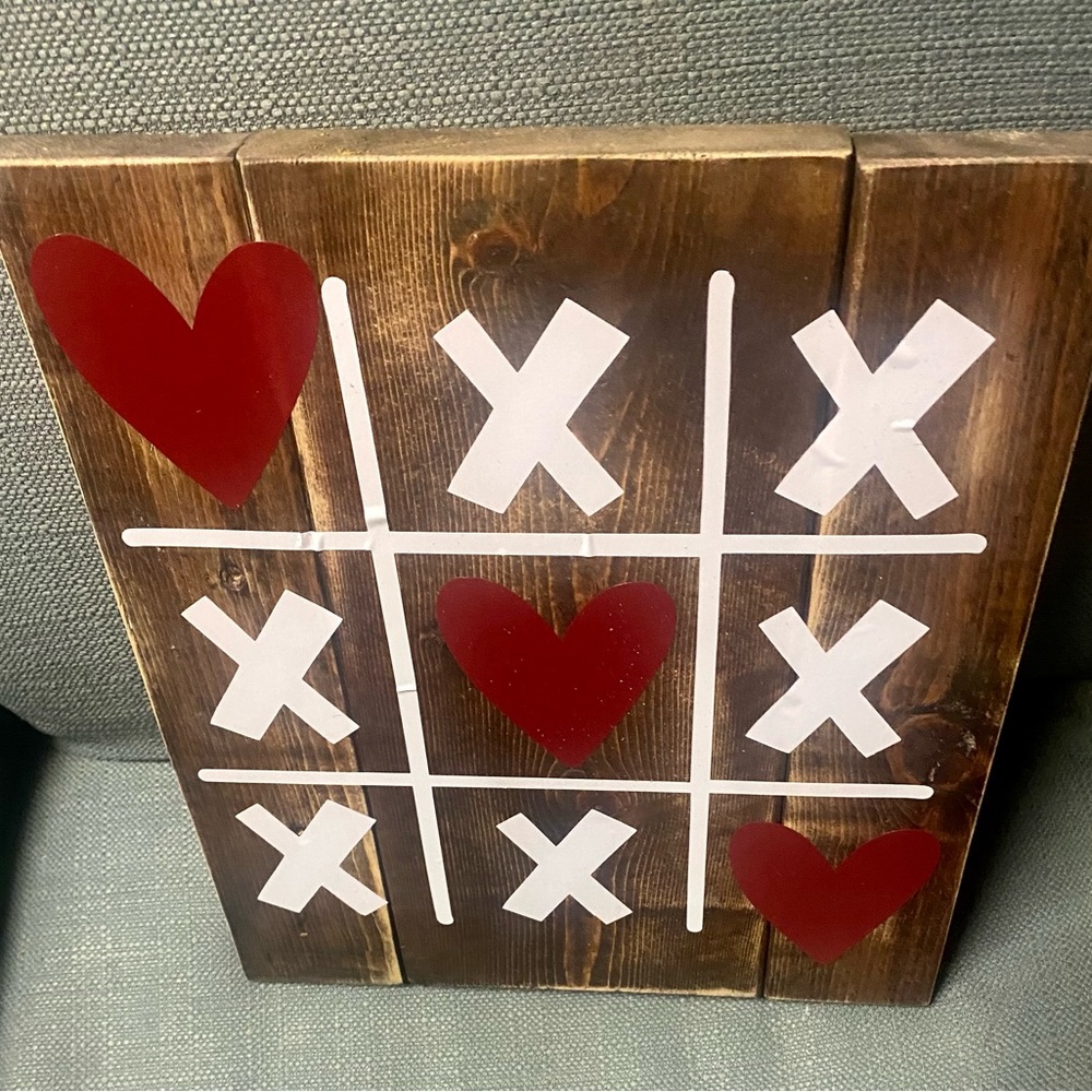 NWT….custom made sign…..X❤️X❤️ sign…..